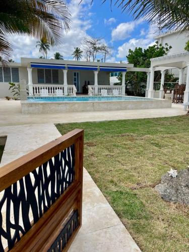 Beachfront Luxury Bungalow Private Premium Pool in Plaja Fortuna