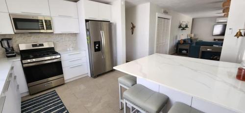 Beachfront Luxury Bungalow Private Premium Pool in Plaja Fortuna