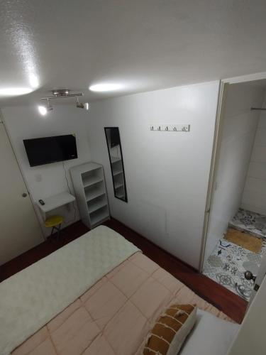Acogedora y céntrica habitación Larcomar - image 5