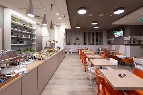 Restaurant, B&B Hotel Lodz Centrum in Lodz