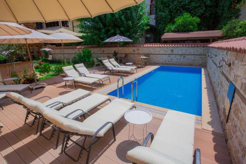 Char Me Hotel - main image