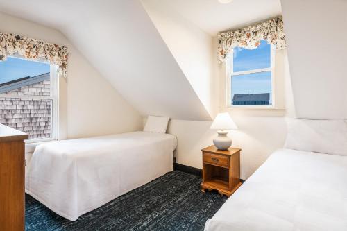 1 double bed, 4 twin beds, 1 sofa bed
