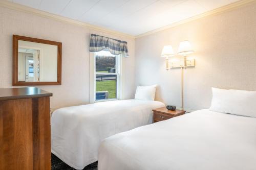 1 double bed, 4 twin beds, 1 sofa bed