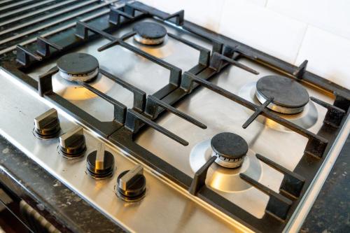 The Royal Stay at Queens Hill Sleeps 10 in Allt-yr-yn