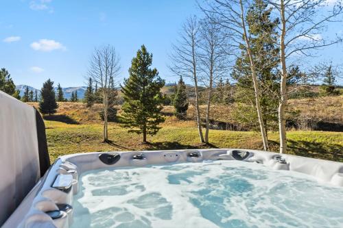 Breckenridge Stay Hot Tub Walk to Trails – khách sạn tại Núi Baldy