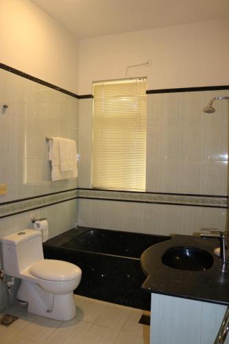 Lawrence Home - image 5