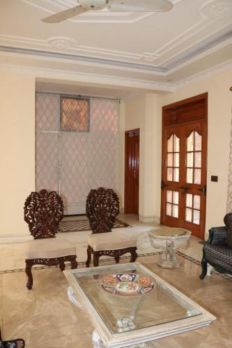 Lawrence Home - image 14