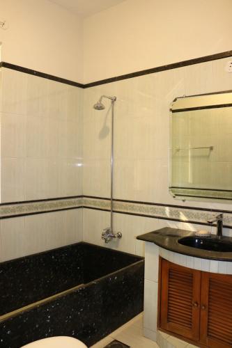 Lawrence Home - image 6