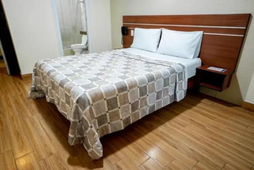 Hotel Century Inn