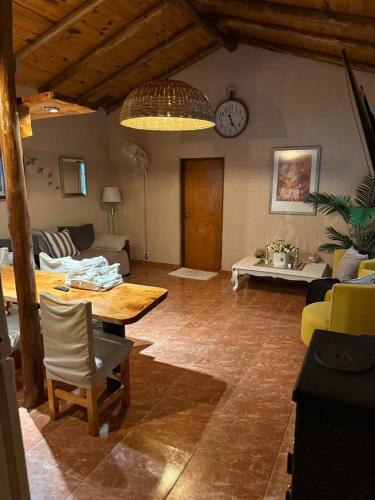 Casa familiar con pileta propia, amplio terreno!