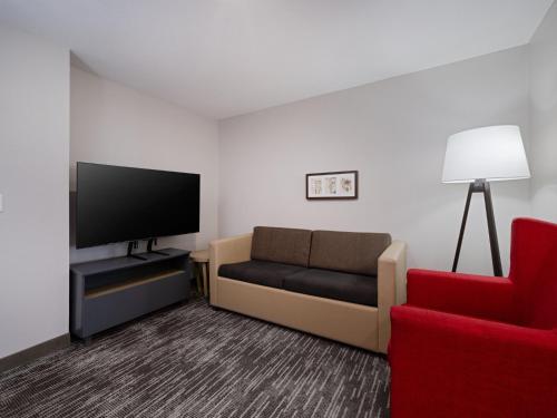 1 king bed, 1 sofa bed