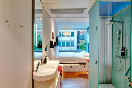 room detail thumbnail 2