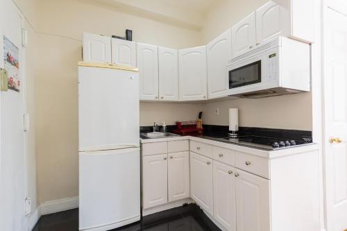 Studio Plus - One-Bedroom APT - image 14