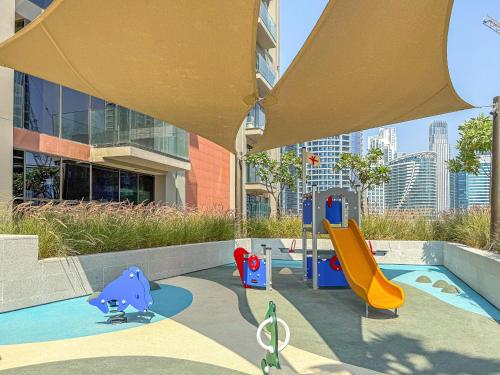 VayK - Bright Studio Overlooking The Canal in Business Bay - main image