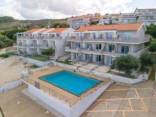 Apartment in with swimming pool and sea view