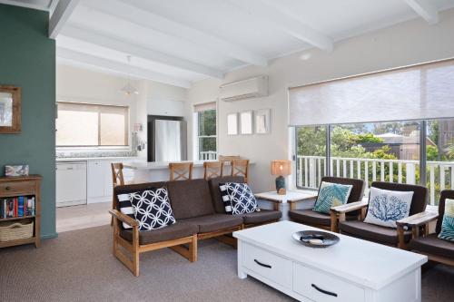 Free night! Pay for 2 stay for 3 at Wonky Pine in Narrawallee