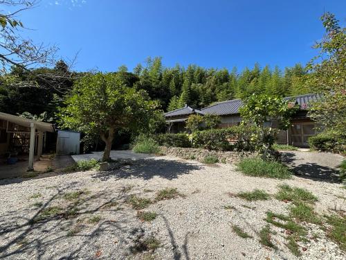 館山市犬石戸建 自然に囲まれた森のコテージ 6DK 最大18名宿泊可 パーティー BBQ 花火ok