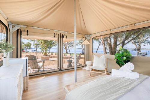 1 queen bed