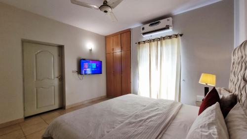 Haven Eden Villa Lahore - 4BR Holiday Home with Lawn BBQ - image 11