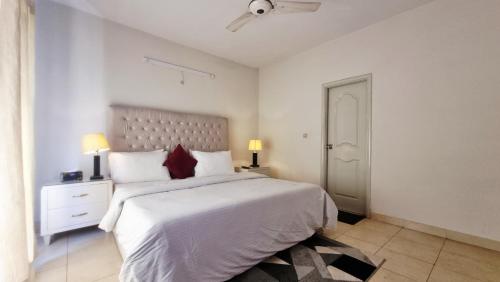 Haven Eden Villa Lahore - 4BR Holiday Home with Lawn BBQ - image 12