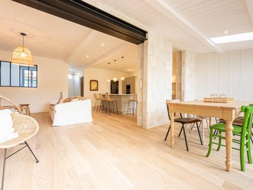 Maison de charme à La Flotte, 6 personnes, rénovée avec terrasse (Maison de charme a La Flotte, 6 personnes, renovee avec terrasse) in La Flotte