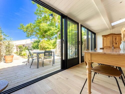 Maison de charme à La Flotte, 6 personnes, rénovée avec terrasse (Maison de charme a La Flotte, 6 personnes, renovee avec terrasse) in La Flotte