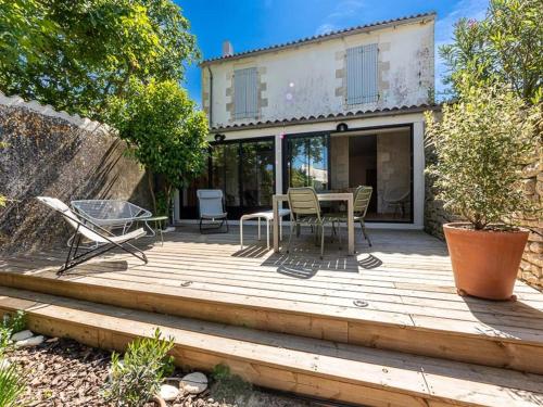 Maison de charme à La Flotte, 6 personnes, rénovée avec terrasse (Maison de charme a La Flotte, 6 personnes, renovee avec terrasse) in La Flotte