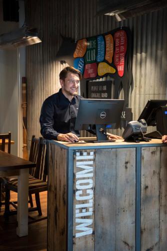 The Ship & Trades - image 12