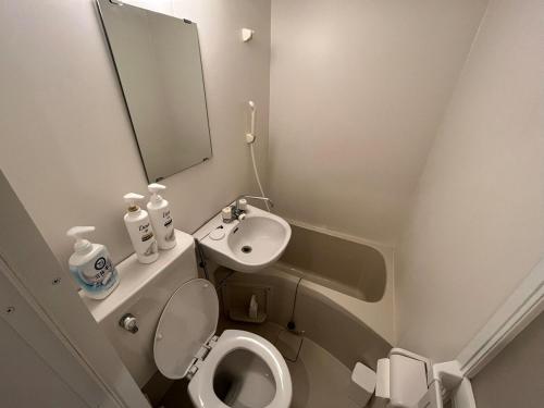 5 min to Shinjuku, 1 min walk to Shinnakano Station, Room 102