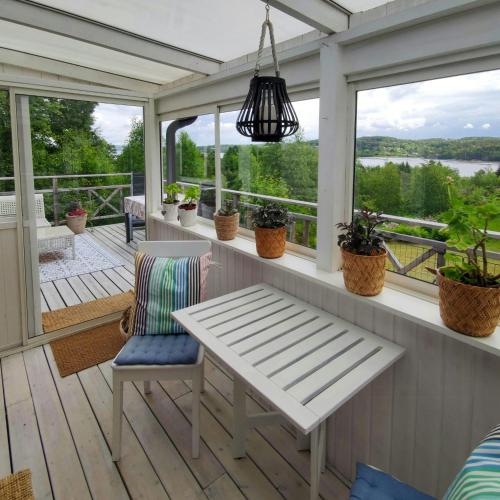 A szálláshely kívülről, Newly Renovated Cottage With Sea View In Säckebäck (Newly Renovated Cottage With Sea View In Sackeback) in Stenugsund