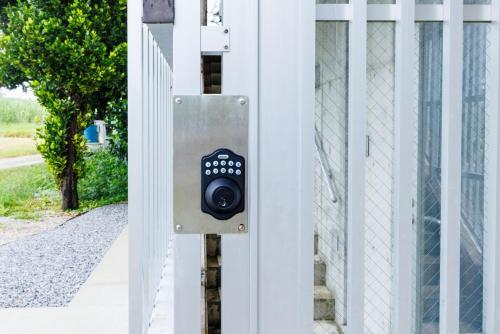 10 seconds to the sea, jacuzzi & BBQ available, ocean view from every room on the beach Terrace