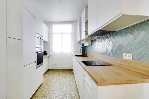 Chic & spacious 2BDR - 4P - Av Suffren TOUR EIFFEL - image 9