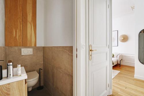 Chic & spacious 2BDR - 4P - Av Suffren TOUR EIFFEL - image 12
