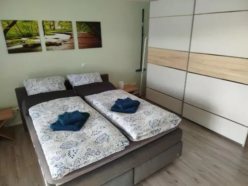 Geräumige Ferienwohnung mit Doppelbetten, Bad, Küche und Balkon in Michelfeld, Deutschland