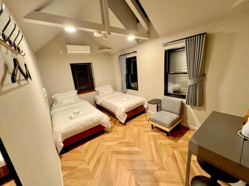 room detail thumbnail 1