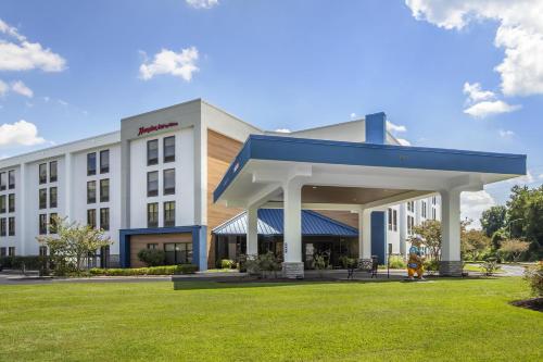 ทัศนียภาพภายนอกโรงแรม, แฮมป์ตัน อินน์ นิว เบิร์น (Hampton Inn New Bern) in นิวเบิร์น (NC)