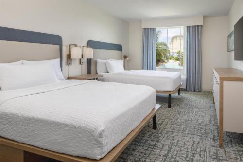 2 queen beds