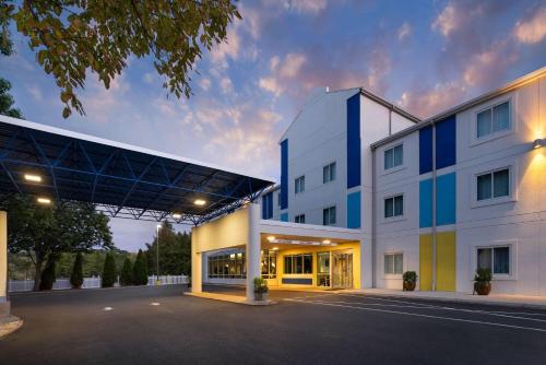 ทัศนียภาพภายนอกโรงแรม, Days Inn by Wyndham Penn State in สเตดคอลเลจ (PA)
