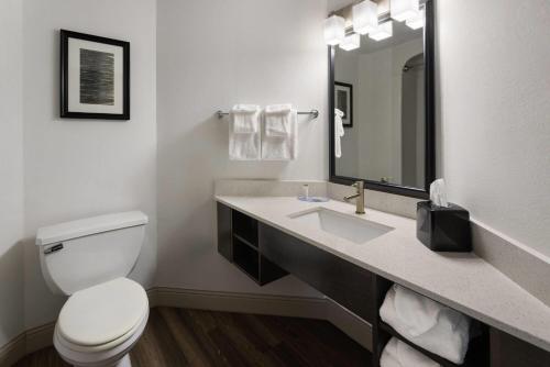 Days Inn by Wyndham Penn State Room Type - King Room - Non-Smoking