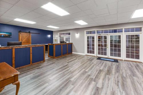 ล็อบบี้, Angel Inn Near IMAX, a Travelodge by Wyndham in แบรนสัน (MO)