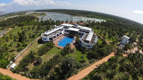 Facilities, Capital Wind Beach Cabanas in Kalpitiya