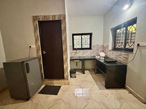 Kitchen, Sejal guesthouse in Calangute - North Goa