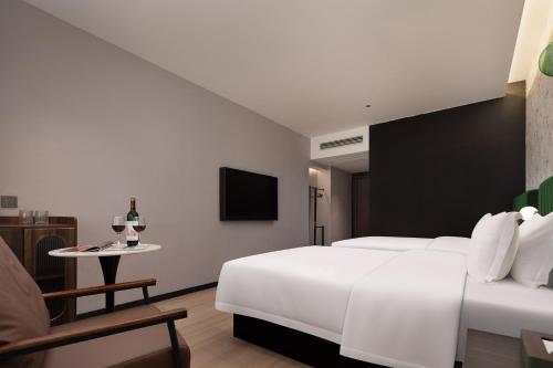 Phonenix Perches Holiday Inn - Wuyi Avenue-Adjacent Changsha Railway Station - image 4
