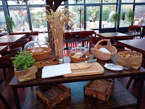 Hotel Golden Eagle - 식음료(F&B)