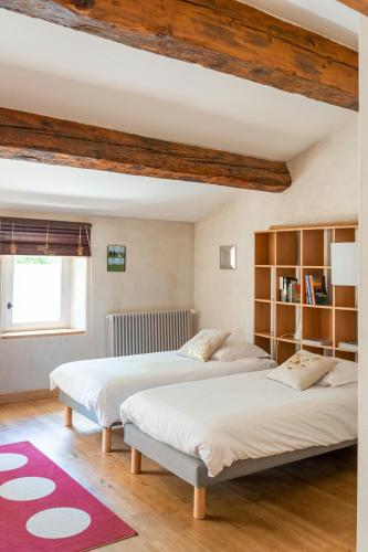 Viesnīcas āriene, Provençal Farmhouse With Shared Pool In The Drôme (Provencal Farmhouse With Shared Pool In The Drome) in Saint-Gervais-sur-Roubion