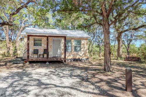 Cabins at Flite Acres - Coyote Cabin in Wimberley, USA