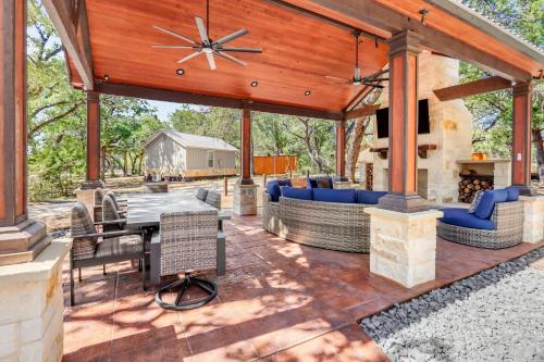 Cabins At Flite Acres - Mockingbird Cabin - Wimberley, TX