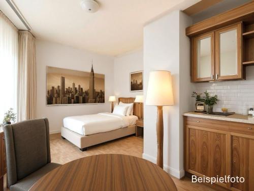 Main Plaza Suite Tower - image 4