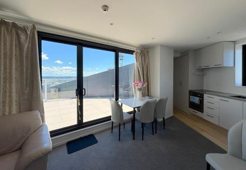 Skyline Penthouse Duplex - 2BR City Escape in أخرى