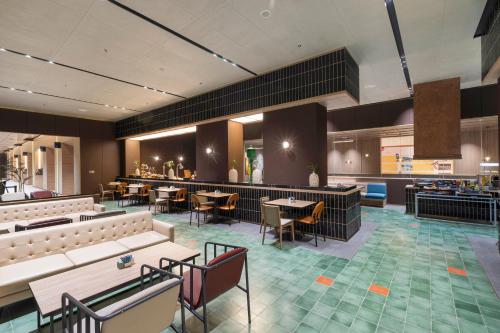 Restaurant, Golden Tulip Essential Pik2 Jakarta in PIK2